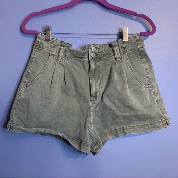 American Eagle Highest Rise Mom Short in Green - Size 8 - Picture 1 of 6